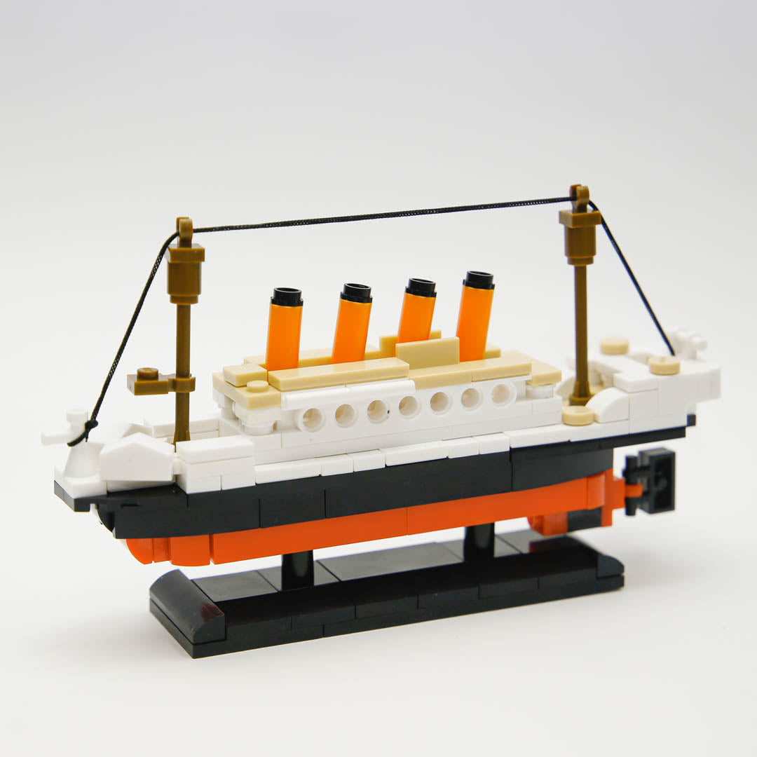 Titanic building set toy