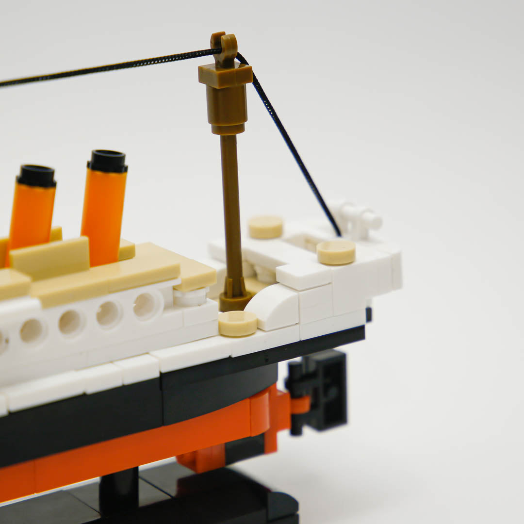 Titanic Blocks Model Set With Stand