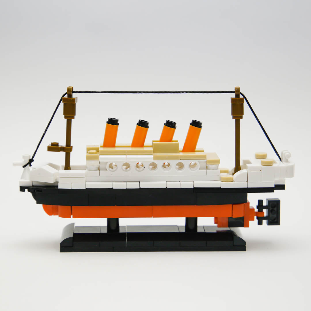 Titanic Blocks Model Set With Stand
