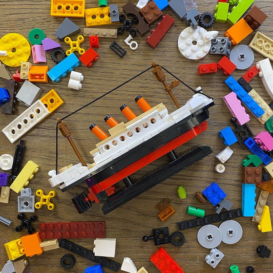 Titanic building set toy